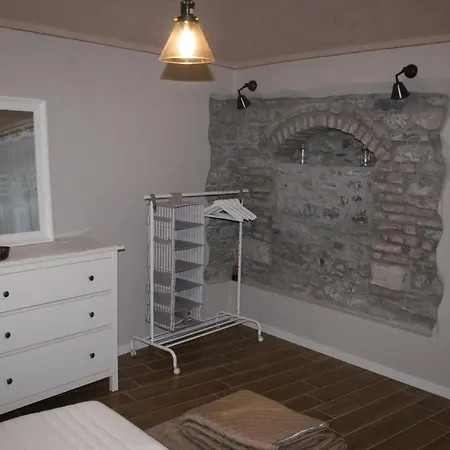 Borgo Vico 108 *