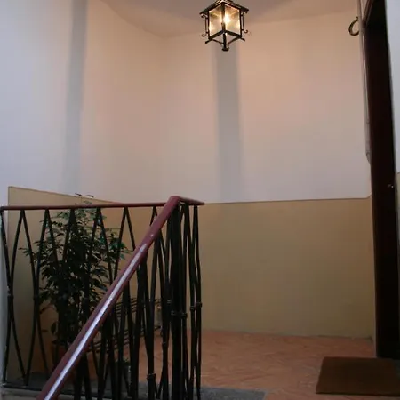 Borgo Vico 108 *